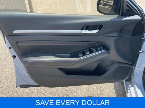 Used 2023 Nissan Altima 2.5 SR w/ SR Premium Package FWD image 13