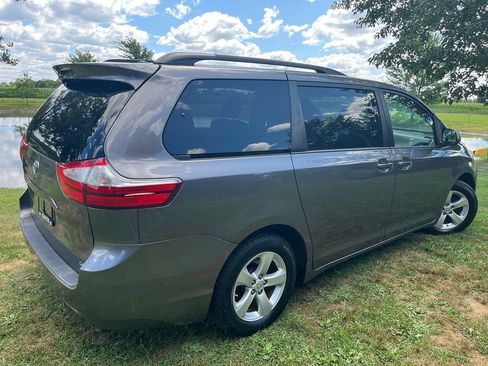 Used 2015 Toyota Sienna LE FWD image 10