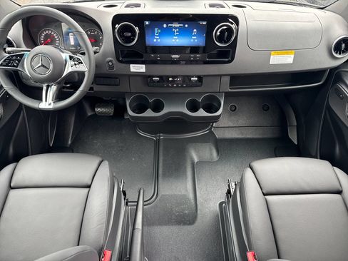 Used 2026 Mercedes-Benz Sprinter 2500 image 13