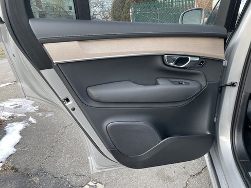 Used 2025 Volvo XC90 B6 Plus image 29