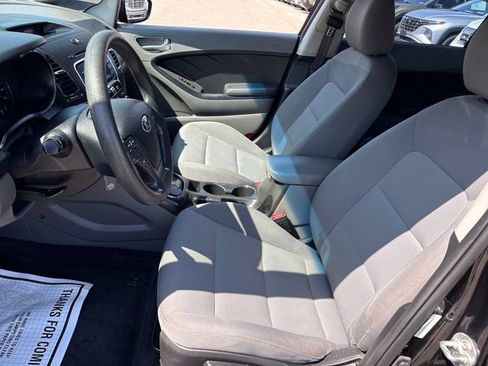 Used 2018 Kia Forte LX image 9