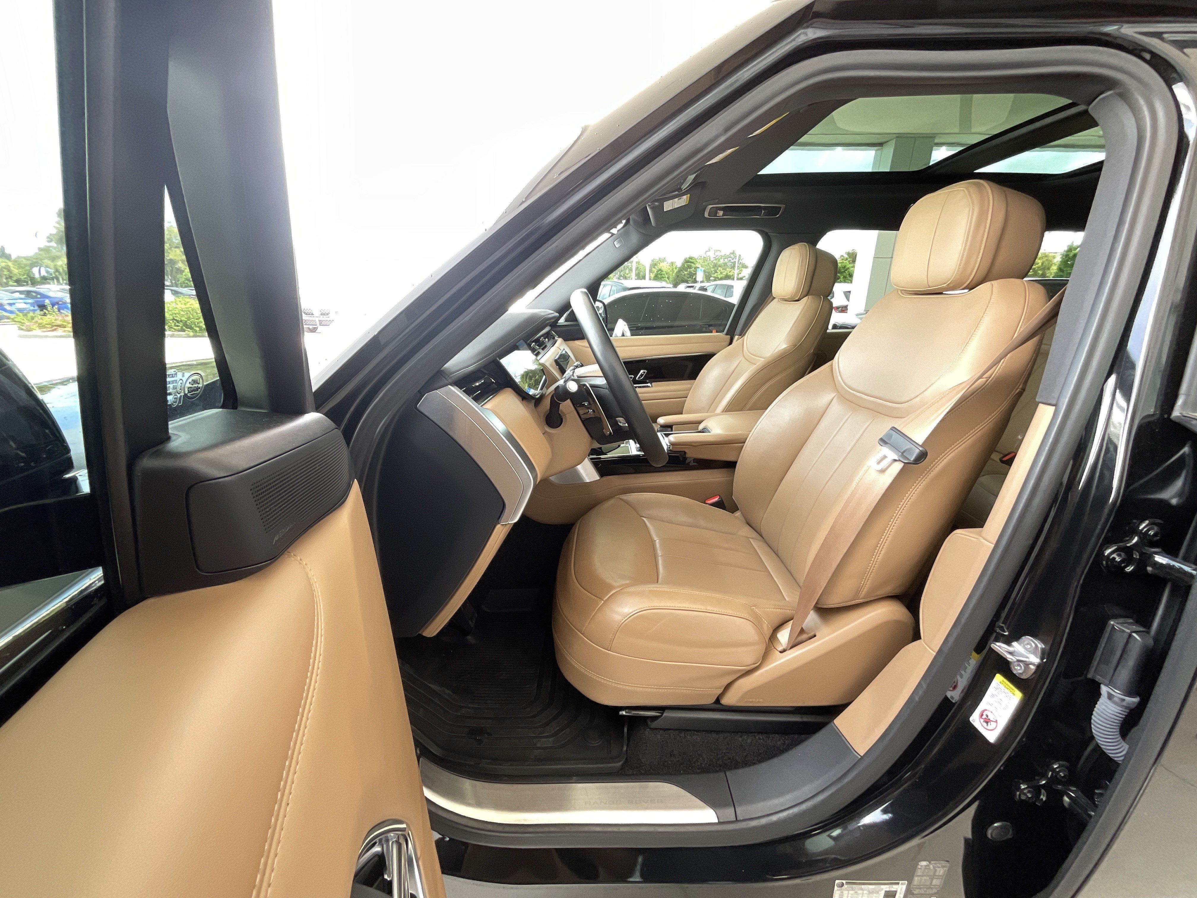 Used 2024 Land Rover Range Rover SE AWD/4WD image 10