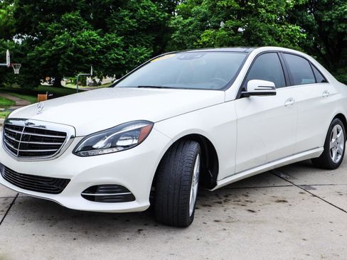 Used 2016 Mercedes-Benz E 350 4MATIC Sedan image 3