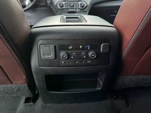 Used 2020 Chevrolet Suburban Premier w/ Premier Plus Edition image 28