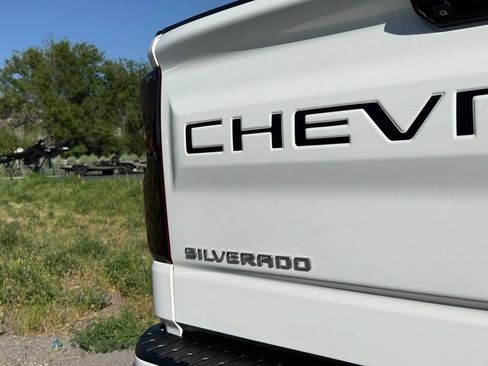 Used 2023 Chevrolet Silverado 1500 RST w/ Z71 Off-Road Package AWD/4WD image 16
