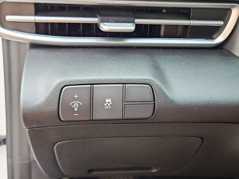 Used 2025 Hyundai Elantra Limited FWD image 14