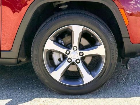 Certified 2023 Jeep Grand Cherokee Limited AWD/4WD image 9