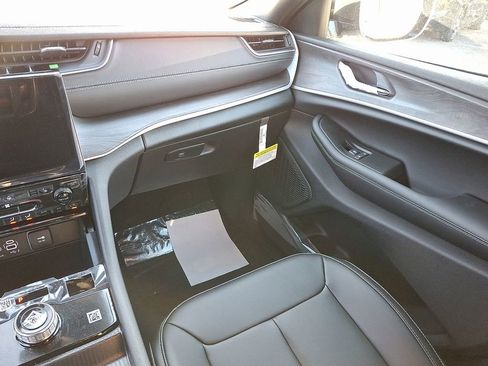 New 2025 Jeep Grand Cherokee Limited image 12