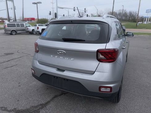 Used 2025 Hyundai Venue SEL image 12