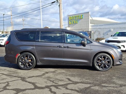 Used 2020 Chrysler Pacifica Touring-L w/ Advanced Safetytec Group image 8