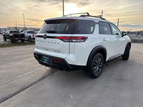 Used 2024 Nissan Pathfinder SV w/ SV Premium Package image 3