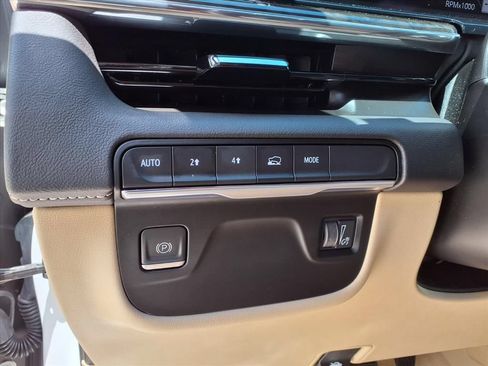 Used 2024 Cadillac Escalade Premium Luxury AWD/4WD image 23