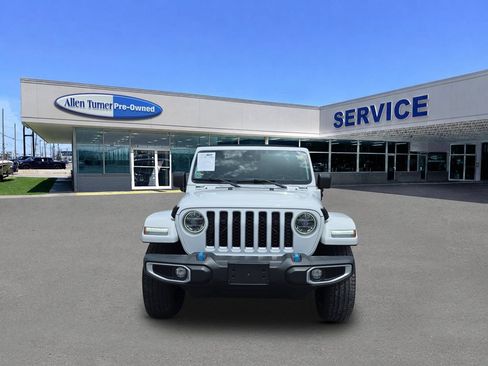 Used 2022 Jeep Wrangler Unlimited Sahara w/ Cold Weather Group AWD/4WD image 3