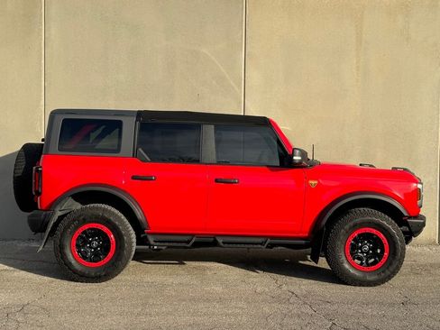 Used 2024 Ford Bronco Badlands image 2