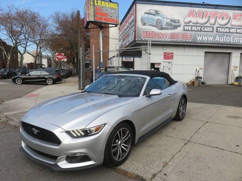 Used 2017 Ford Mustang Premium image 2