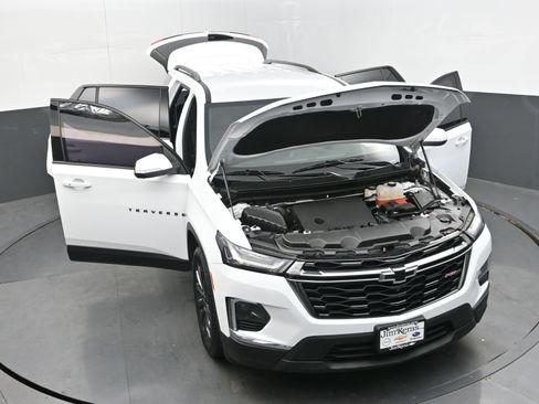 Used 2023 Chevrolet Traverse RS image 41