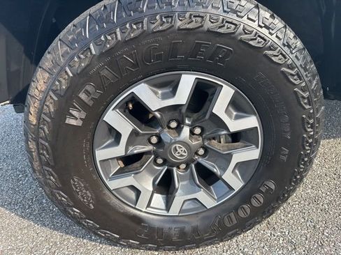Used 2023 Toyota Tacoma TRD Off-Road image 33