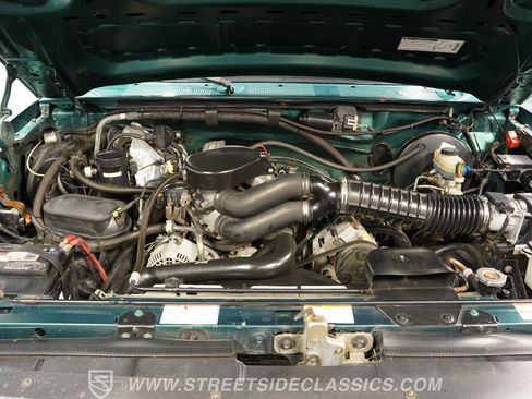 Used 1996 Ford Bronco XLT image 3