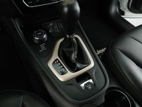 Used 2018 Jeep Cherokee Limited image 14