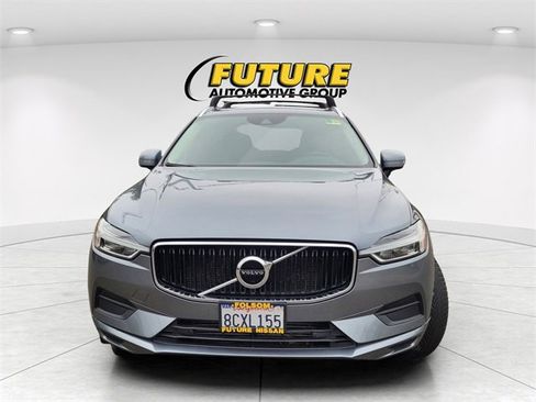 Used 2018 Volvo XC60 T6 Momentum w/ Convenience Package image 2