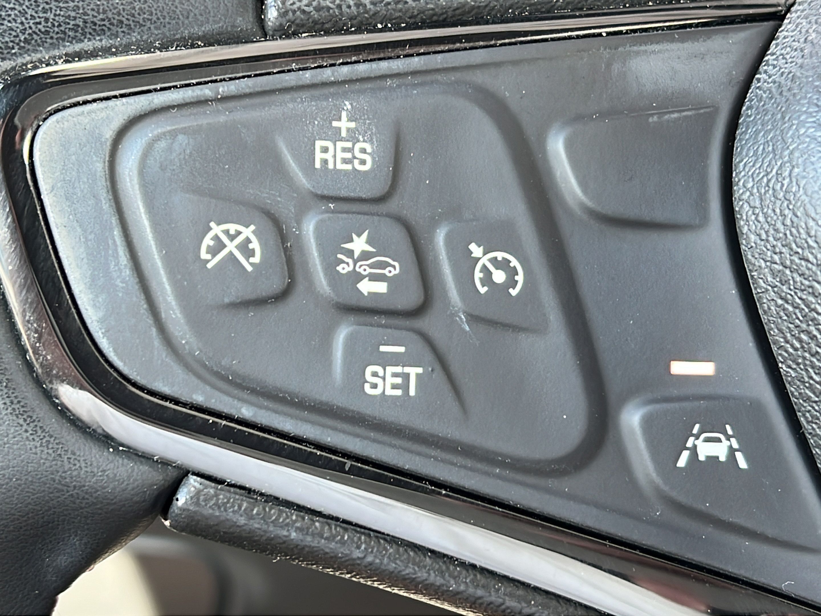 Used 2024 Chevrolet Equinox RS FWD image 20