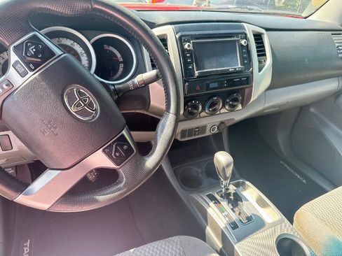 Used 2014 Toyota Tacoma PreRunner w/ SR5 Package image 10