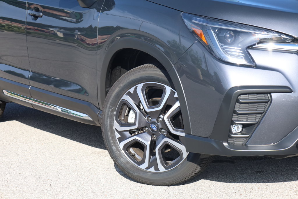 Certified 2026 Subaru Ascent Limited AWD/4WD image 3