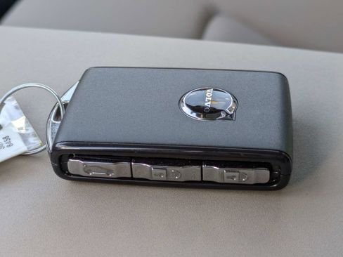 New 2026 Volvo XC90 B6 Plus w/ Protection Package Premier image 31