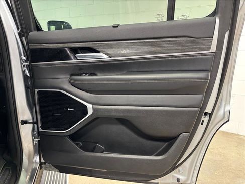 Used 2022 Jeep Wagoneer Series III w/ Premium Group I image 40