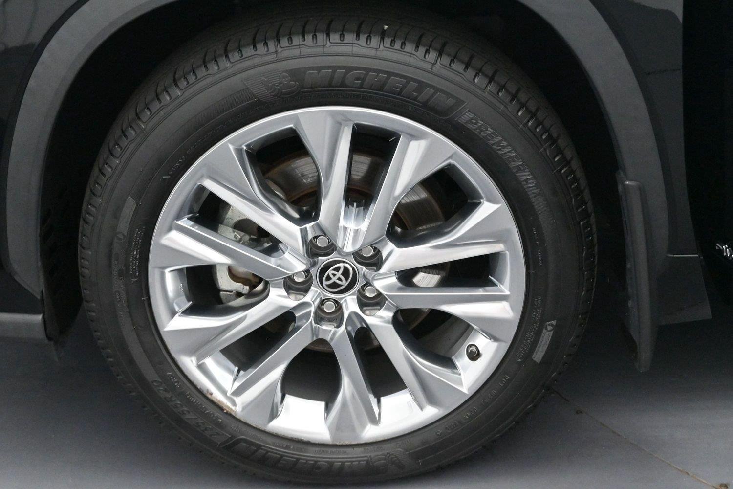 Used 2023 Toyota Highlander Limited AWD/4WD image 44