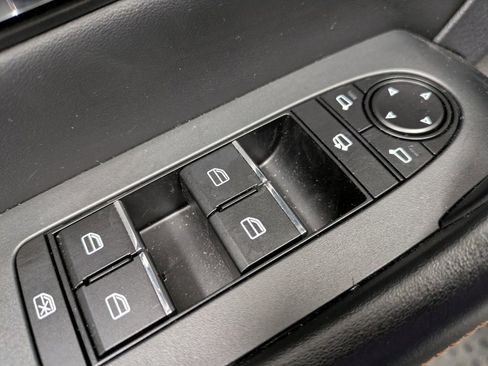 Certified 2025 MAZDA CX-70 3.3 Turbo S w/ Premium Package image 9