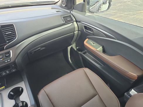 Certified 2024 Honda Passport EX-L image 12