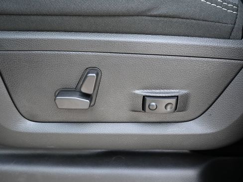New 2026 RAM 3500 Big Horn AWD/4WD image 8