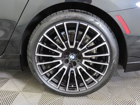 Certified 2025 BMW 740i xDrive image 30