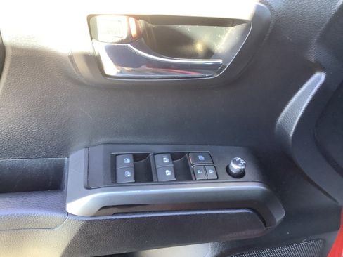 Used 2017 Toyota Tacoma TRD Sport image 12