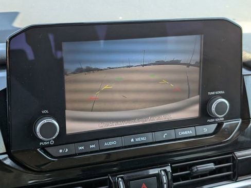 Used 2023 Nissan Pathfinder SV image 16