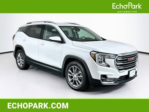 Used 2024 GMC Terrain SLT FWD image 1