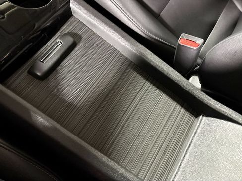 Used 2016 Honda Pilot Touring image 14
