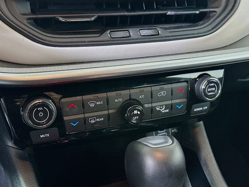 Used 2025 Jeep Compass Limited AWD/4WD image 23