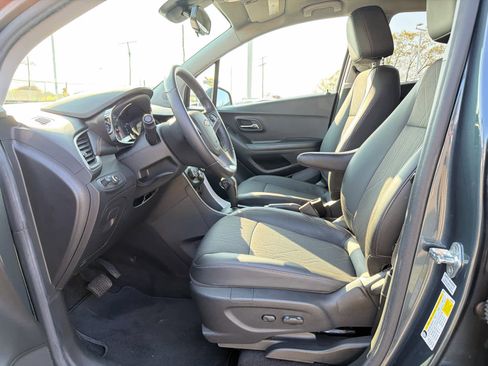 Certified 2022 Chevrolet Trax LT w/ LT Convenience Package AWD/4WD image 7