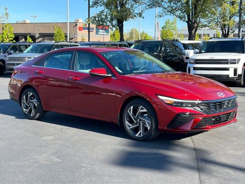 Certified 2026 Hyundai Elantra Limited FWD image 5