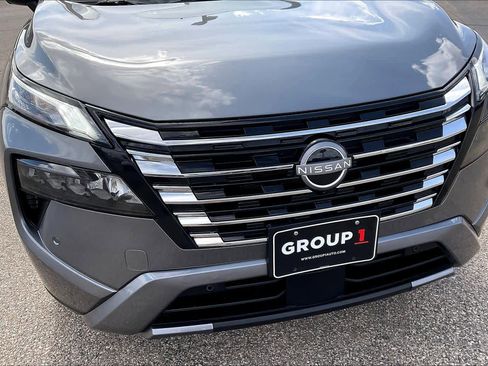 Used 2025 Nissan Rogue SL w/ Tech Package image 30