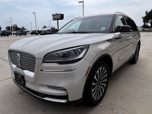 Used 2023 Lincoln Aviator Reserve RWD image 7