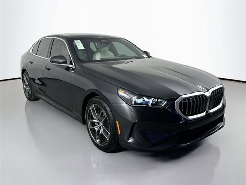 Certified 2026 BMW 530i w/ Premium Package RWD image 3