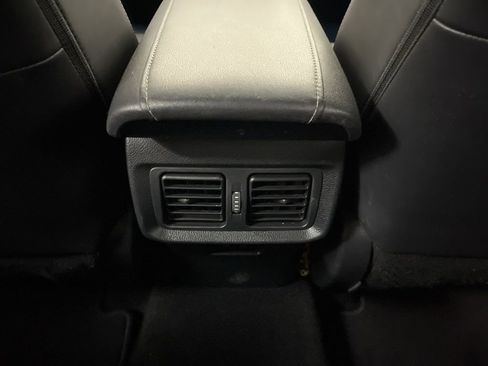 Used 2022 Toyota Venza Limited image 31