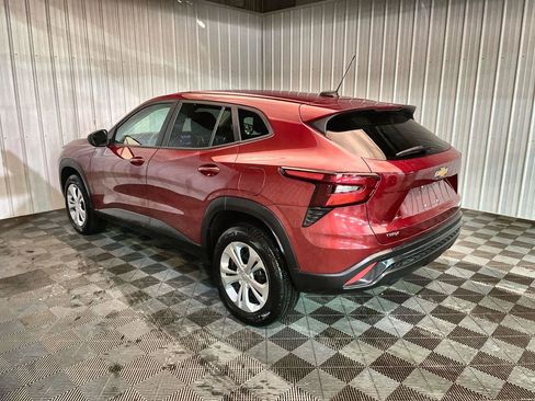 Used 2024 Chevrolet Trax LS w/ Driver Confidence Package image 6