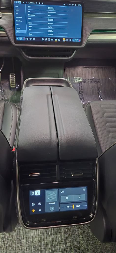 Used 2024 Rivian R1S Adventure Quad AWD/4WD image 16