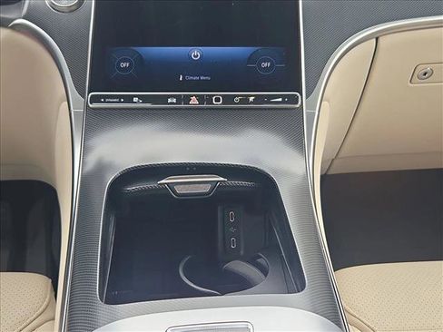 Used 2025 Mercedes-Benz GLC 300 4MATIC image 13