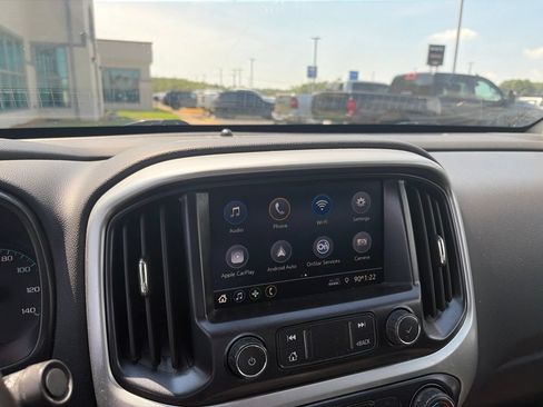 Used 2021 Chevrolet Colorado LT AWD/4WD image 16