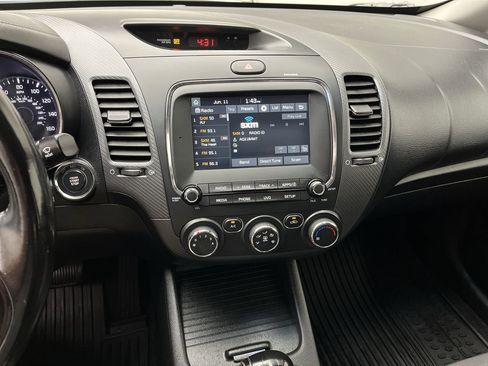 Used 2017 Kia Forte S w/ S Technology Package FWD image 13